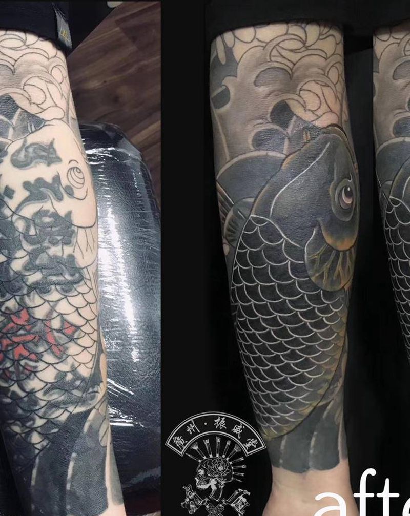 万能的鲤鱼纹身图片_手部老传统遮盖纹身图案