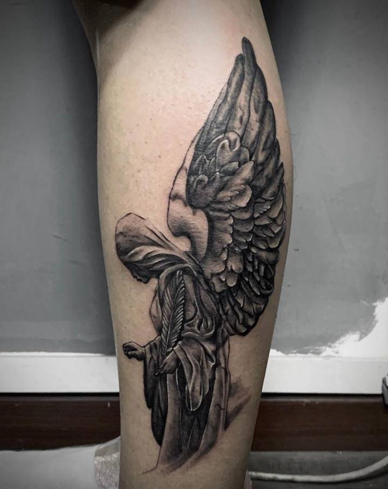 天使纹身图片_腿部欧美写实纹身图案