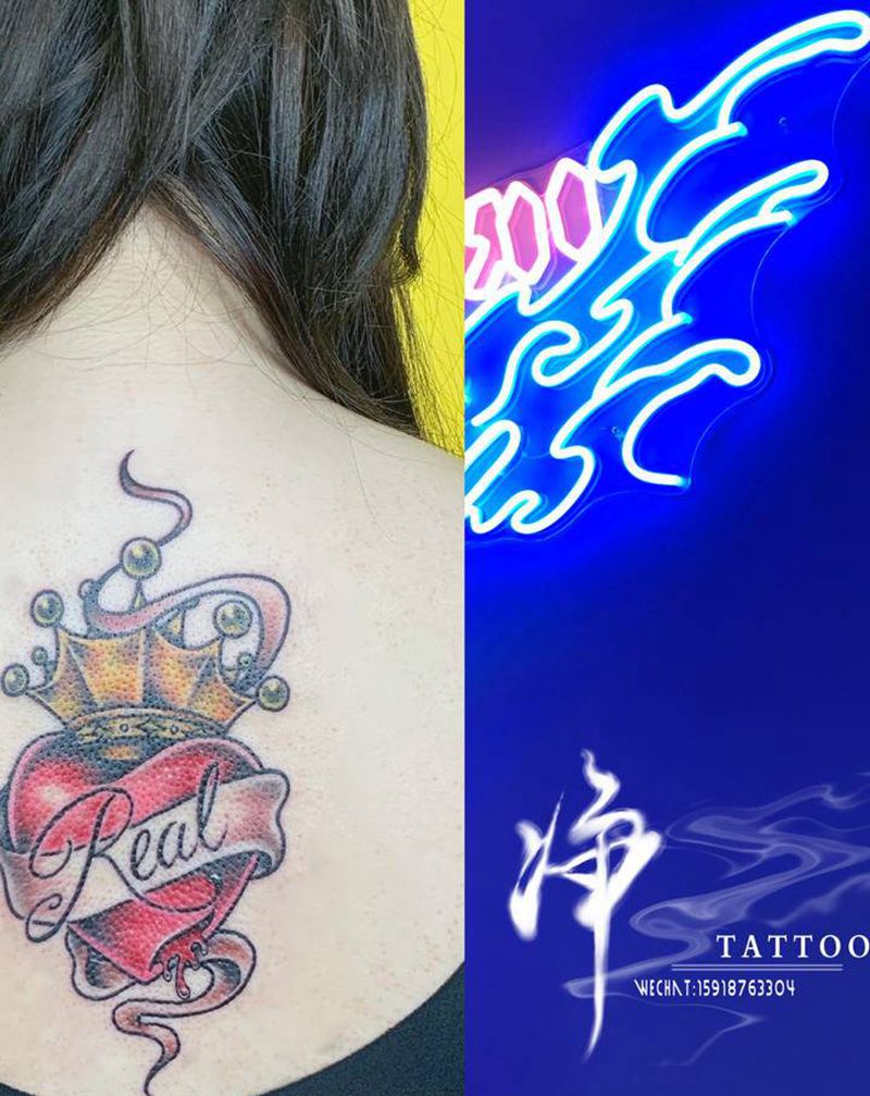 爱心皇冠纹身图片_背部New School纹身图案