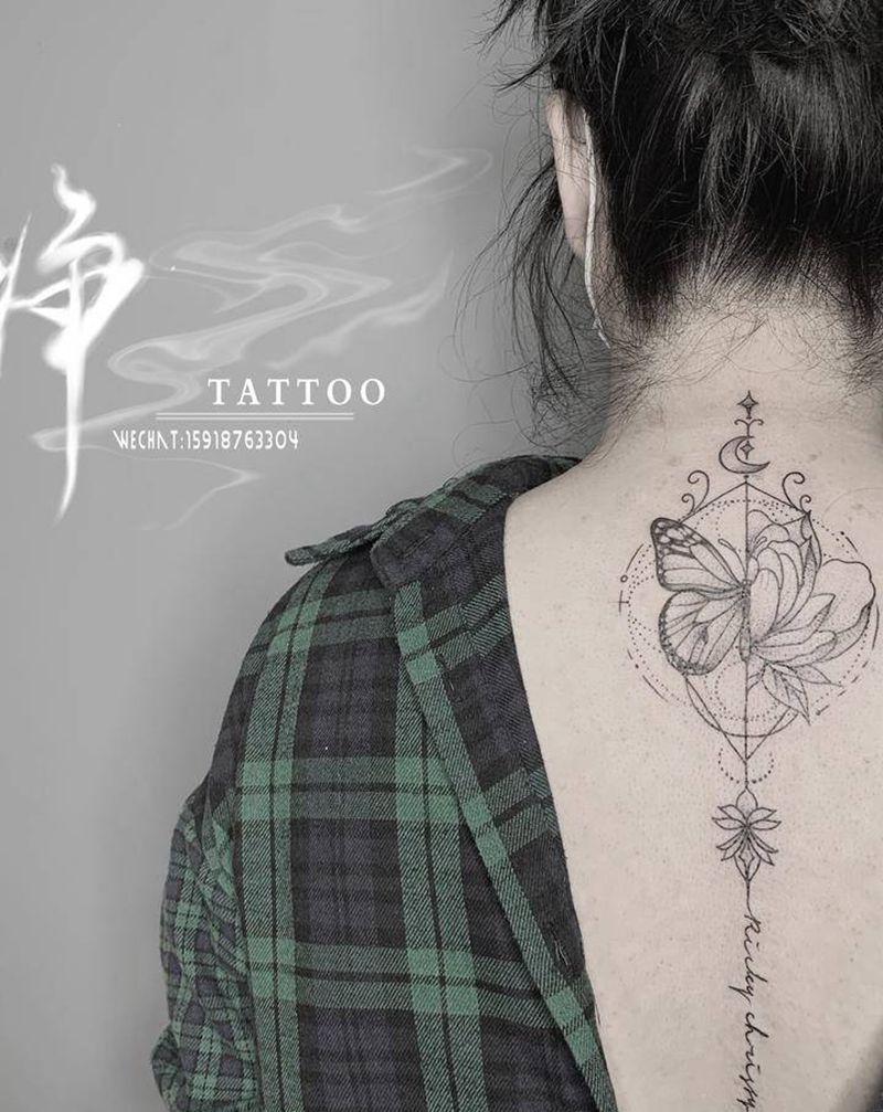 蝴蝶花纹身图片_背部新传统几何蝴蝶素花纹身图案