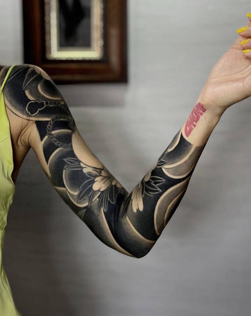 花臂恢复后纹身图片_手臂手部老传统纹身图案