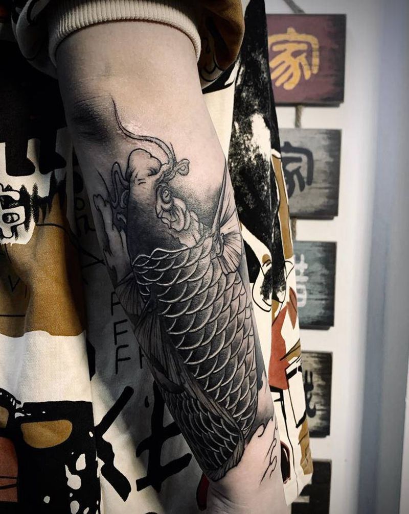 鲤鱼遮盖纹身图片_手臂新传统纹身图案