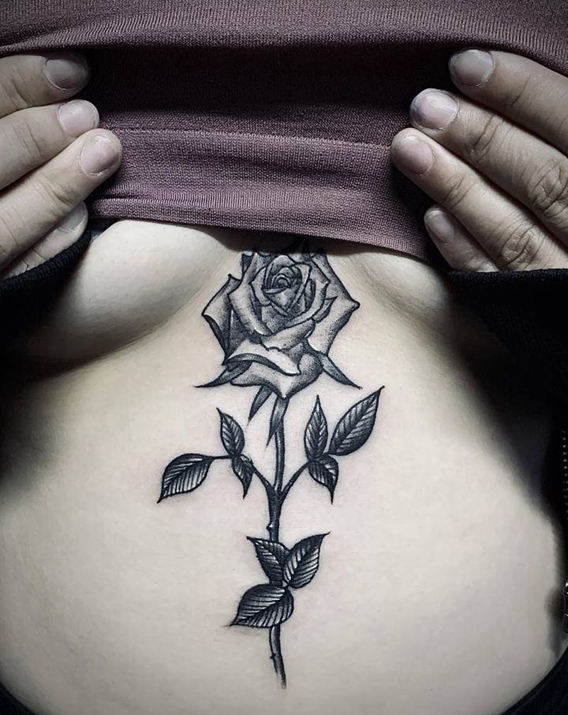 玫瑰纹身图片_胸部腹部Old School欧美写实纹身图案