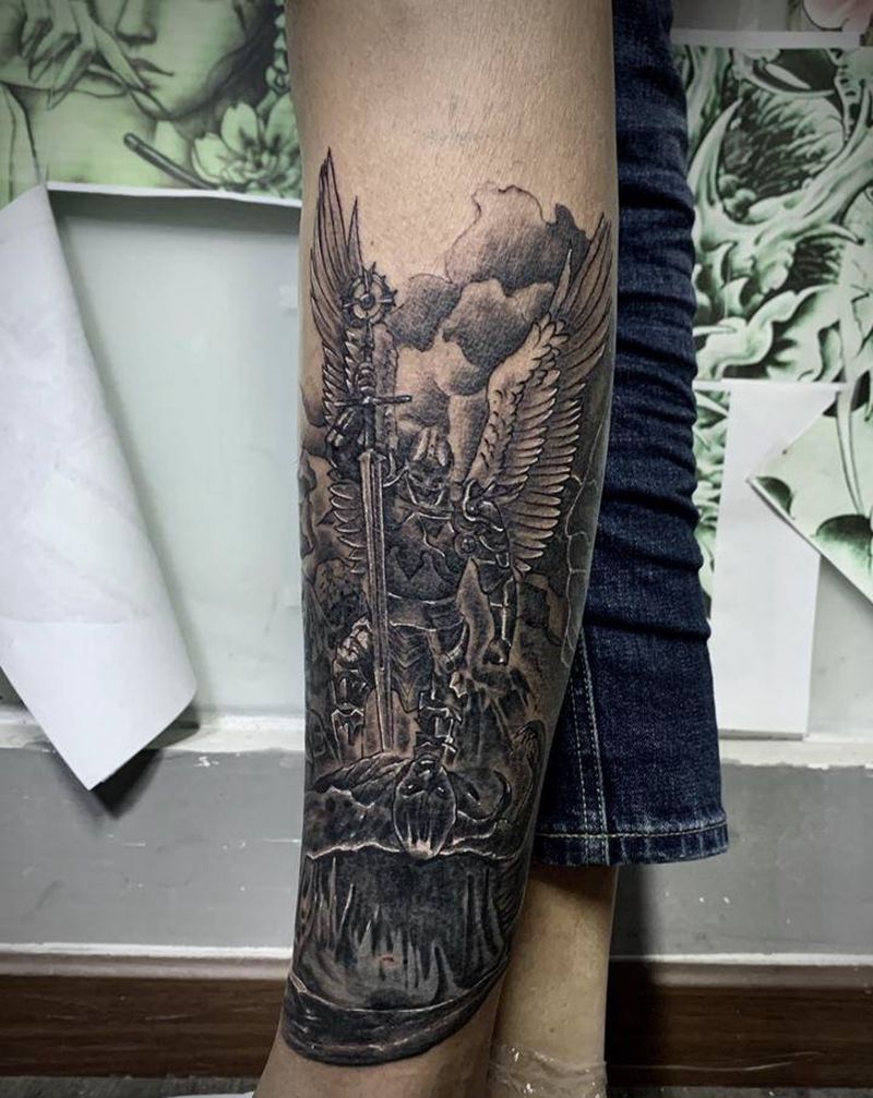 小腿外侧纹身图片_腿部欧美写实纹身图案