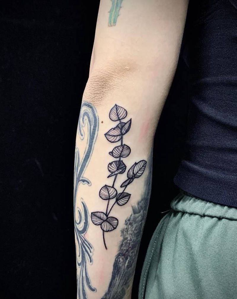 小叶子纹身图片_手臂点刺几何纹身图案