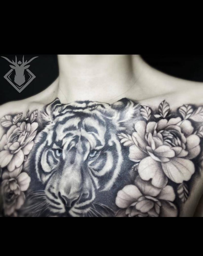 花胸老虎纹身图片_胸部老虎纹身图案