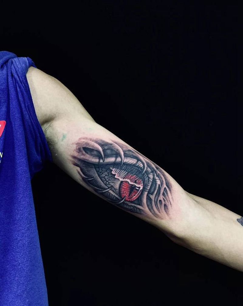 眼睛纹身图片_手臂欧美写实纹身图案