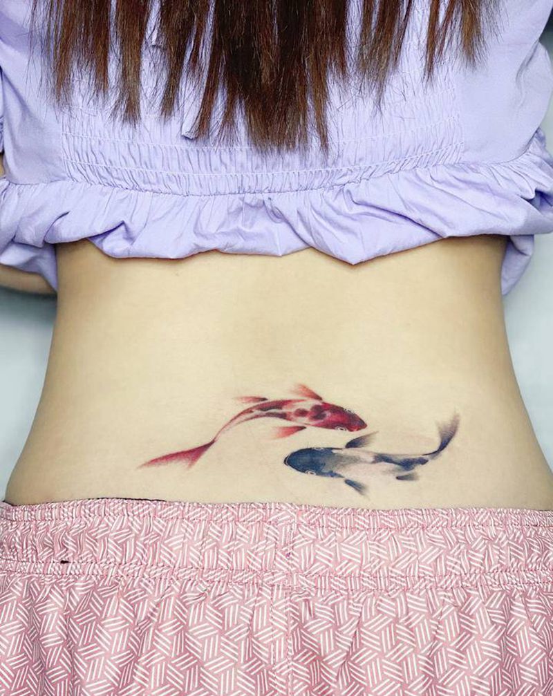 遮盖疤痕、双鱼纹身图片_腰部水墨纹身图案