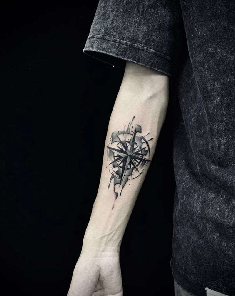 指南针纹身图片_手臂水墨几何纹身图案