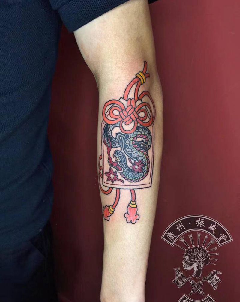 御守纹身图片_手部老传统纹身图案