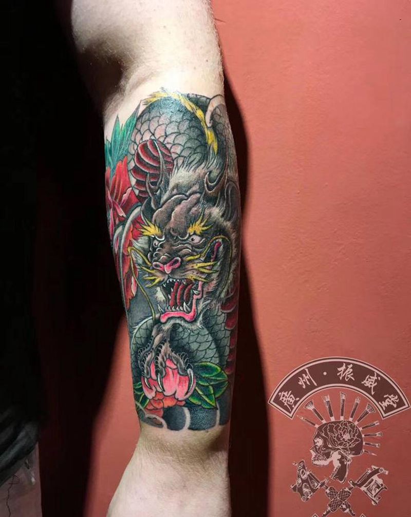 日式龙纹身图片_手部新传统老传统纹身图案