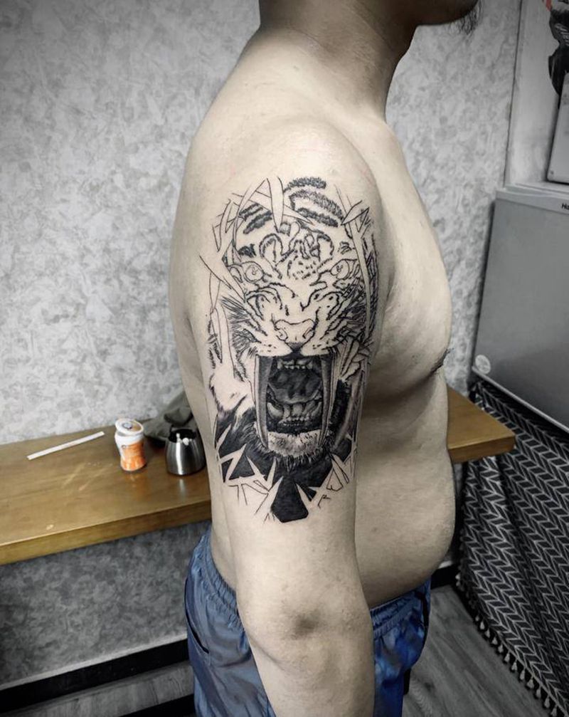 老虎纹身图片_手臂欧美写实纹身图案
