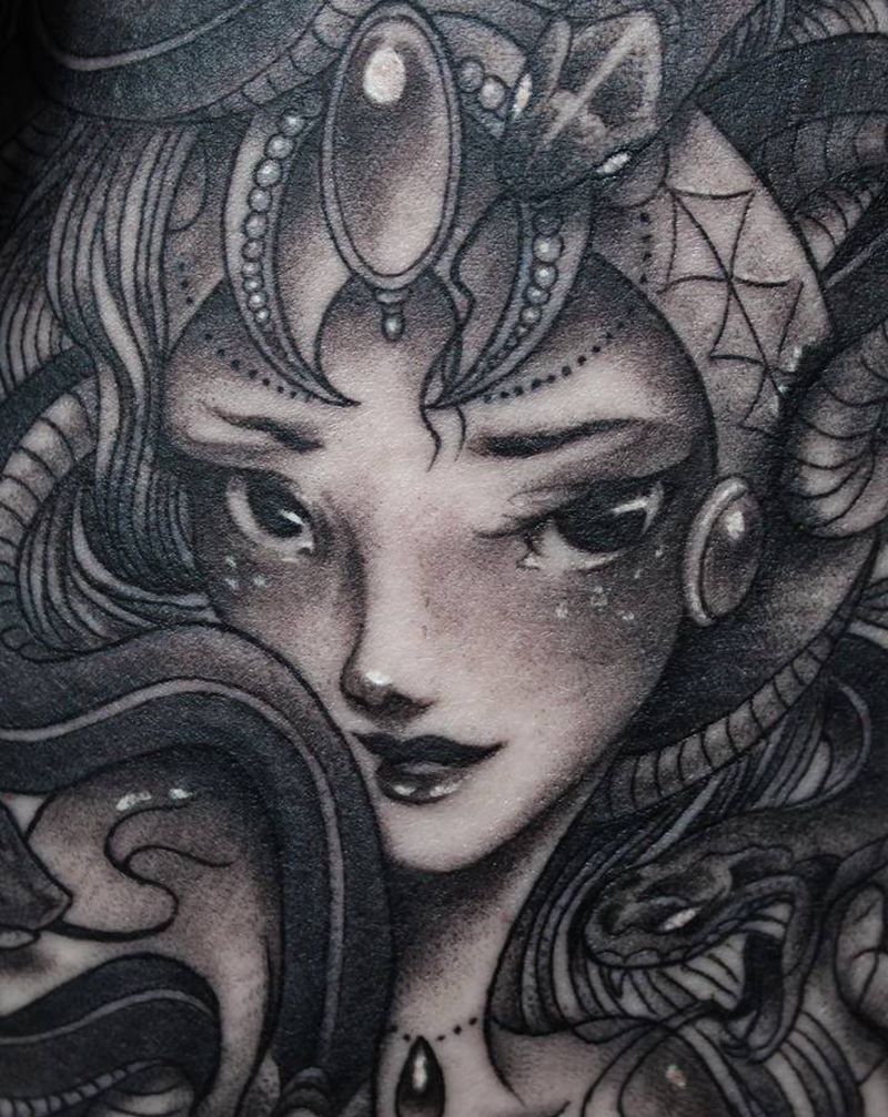 美杜莎纹身图片_臀部欧美写实美杜莎纹身图案