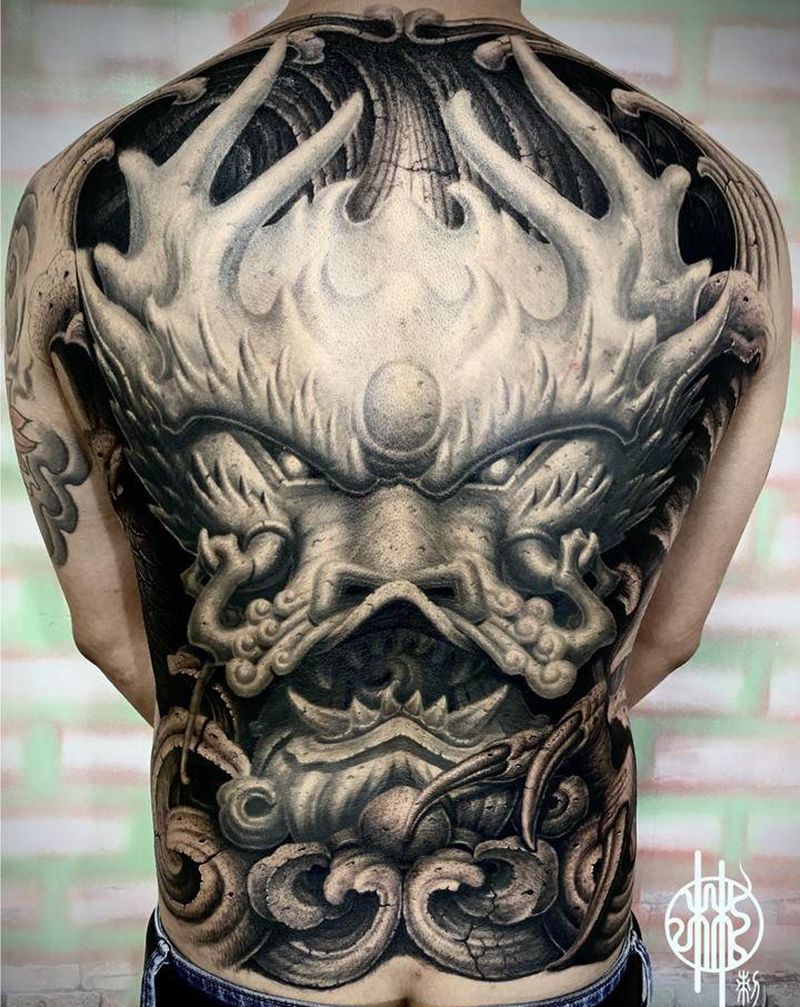 神龙壁3纹身图片_背部肩部欧美写实石雕纹身图案