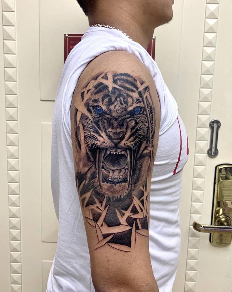 第一次老虎纹身图片_手臂欧美写实纹身图案