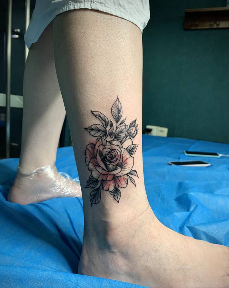 素花纹身图片_腿部点刺纹身图案