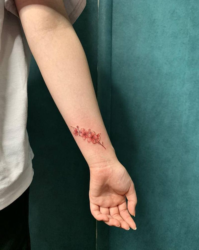 小花纹身图片_手臂水彩纹身图案