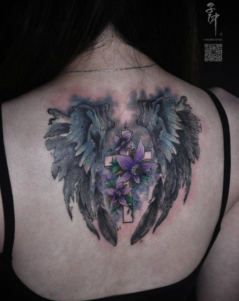 水彩翅膀纹身图片_背部水墨水彩翅膀琉璃苣十字架纹身图案