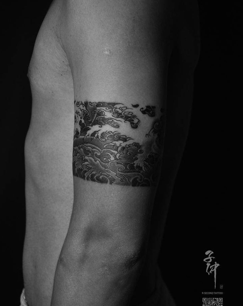 日式传统臂环纹身图片_手臂手部老传统新传统臂环浪花日式纹身图案