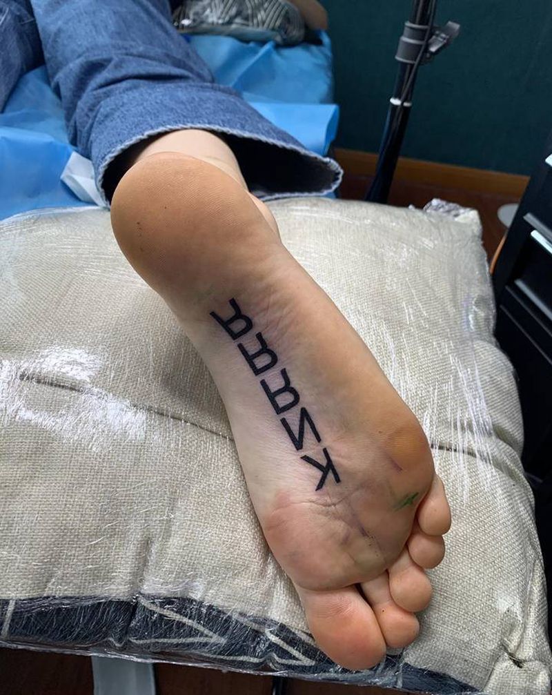 不是英文纹身图片_脚部图腾纹身图案