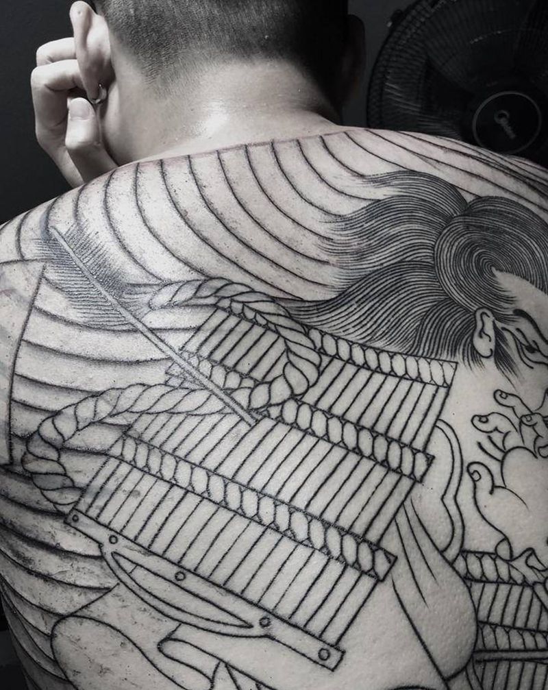 线纹身图片_背部老传统武士纹身图案