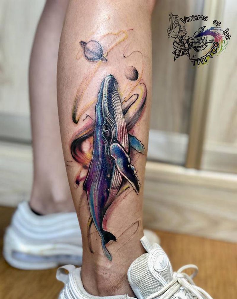 鲸纹身图片_腿部水彩纹身图案