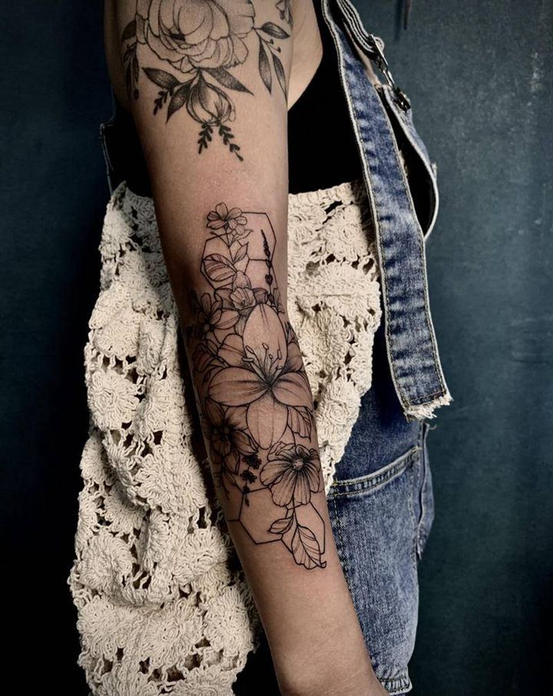 素花纹身图片_手臂点刺几何纹身图案