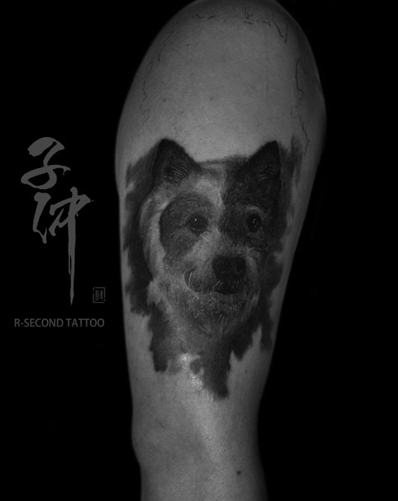 爱犬纹身图片_手臂手部欧美写实犬纹身图案