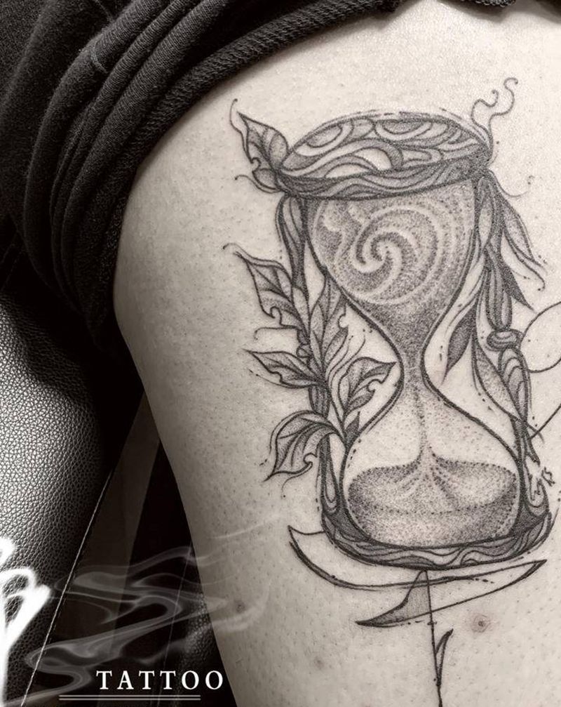 沙漏纹身图片_腿部点刺几何纹身图案