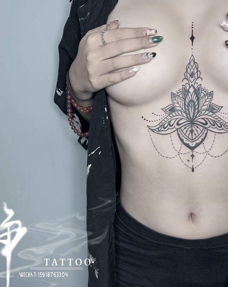 胸口梵花纹身图片_胸部几何花纹身图案