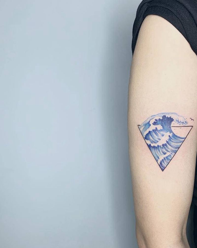 浪花纹身图片_手臂欧美写实水彩浪花纹身图案