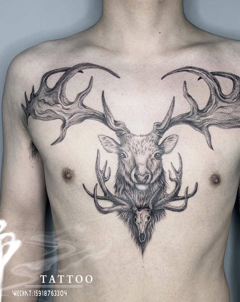 鹿纹身图片_胸部欧美写实点刺鹿纹身图案