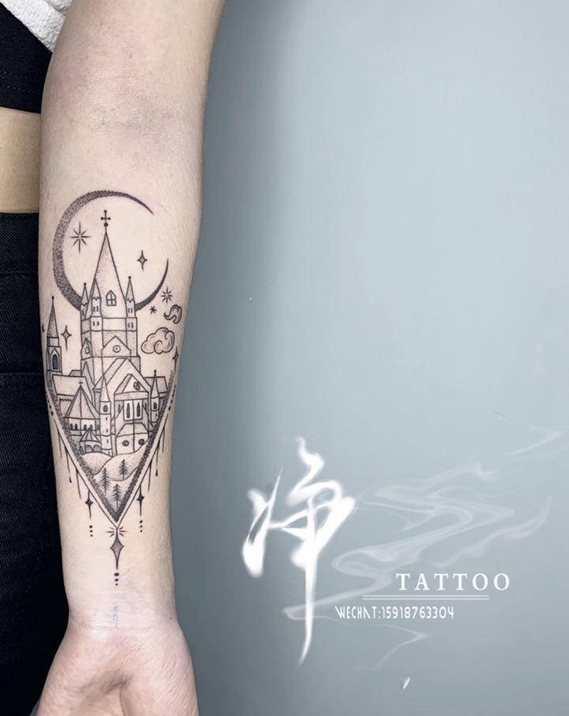 城堡纹身图片_手臂几何点刺城堡纹身图案