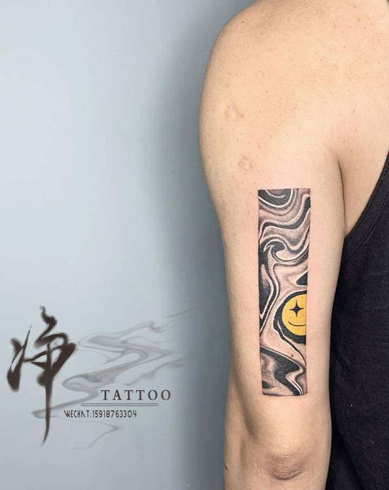 抽象笑脸纹身图片_手部手臂点刺水墨笑脸抽象纹身图案