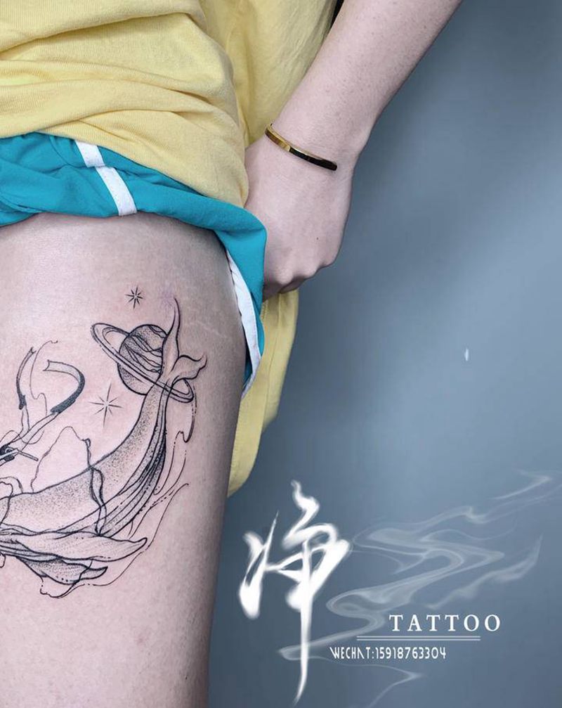 鲸鱼+潜水员纹身图片_腿部点刺水墨鲸鱼潜水员纹身图案
