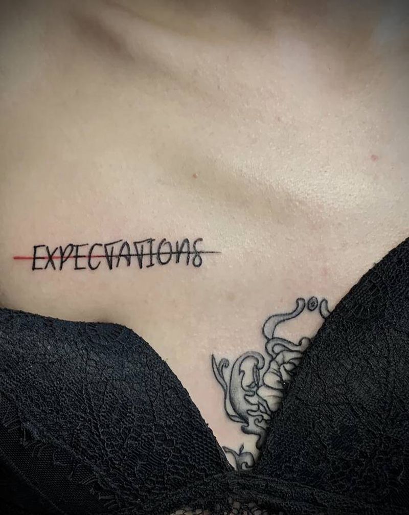 小英文纹身图片_胸部纹身图案