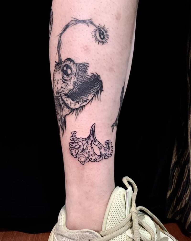 18分钟纹身图片_腿部点刺纹身图案