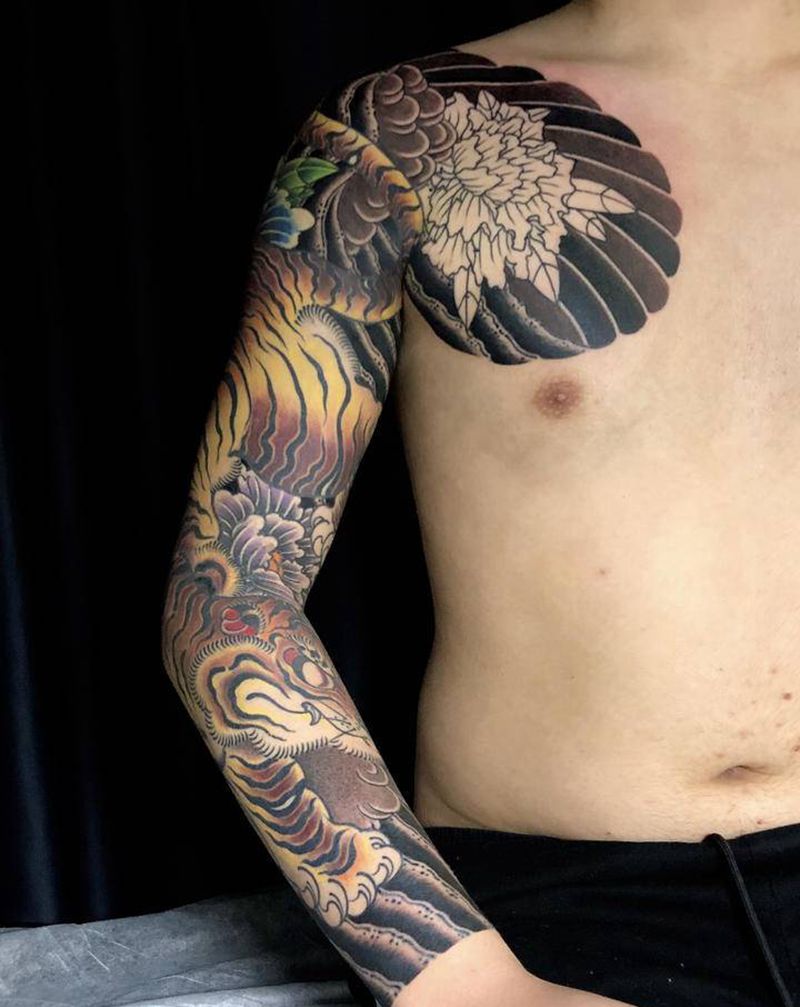 老传统半甲纹身图片_手臂胸部老传统日式老虎老传统日式纹身图案