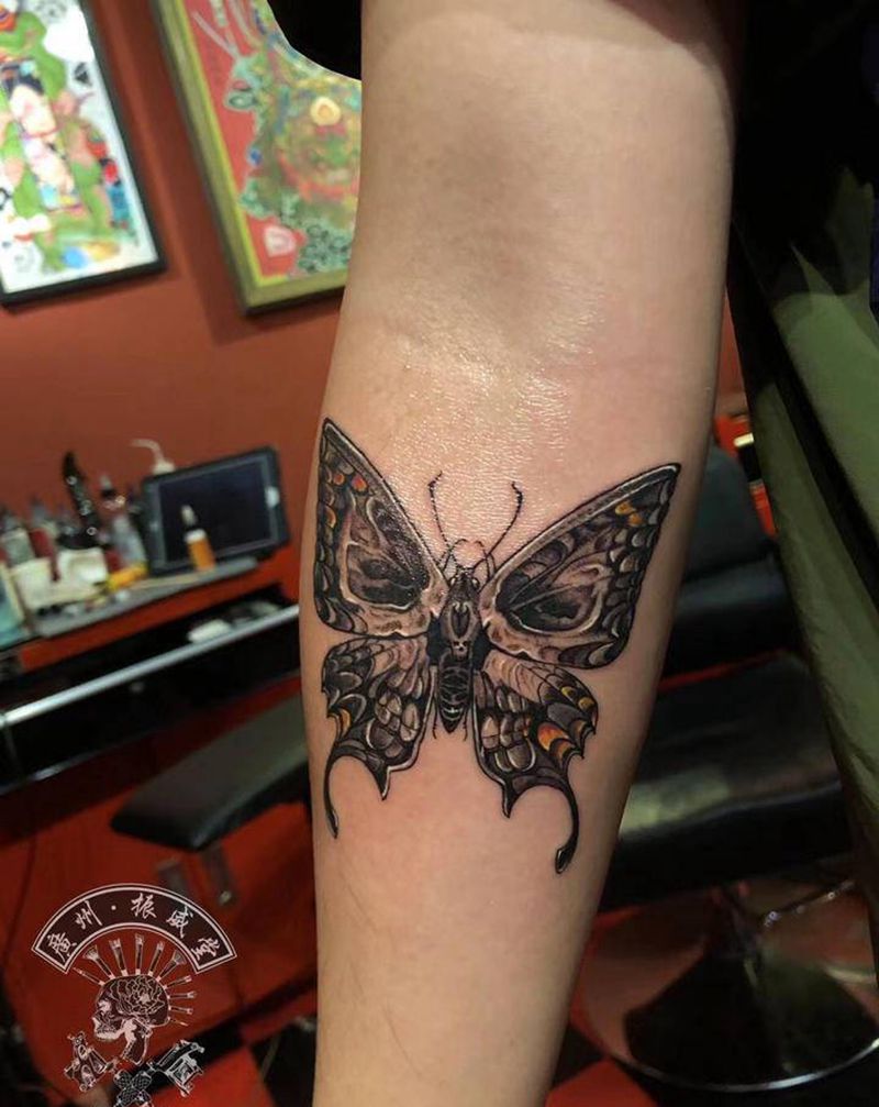 黑灰骷髅蝴蝶纹身图片_手臂New School纹身图案