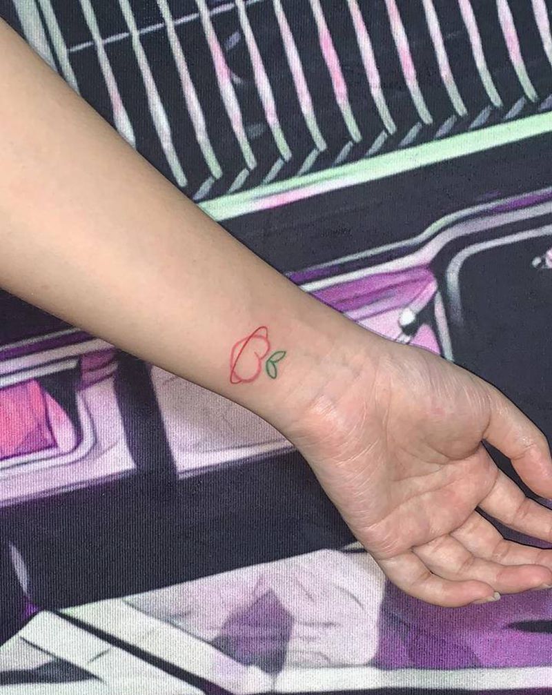 【桃子】纹身图片_手臂手部小清新桃纹身图案