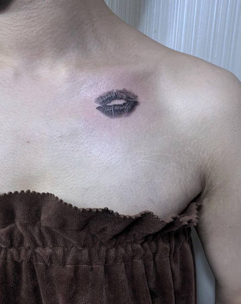 【唇印】纹身图片_肩部胸部欧美写实嘴唇唇印纹身图案