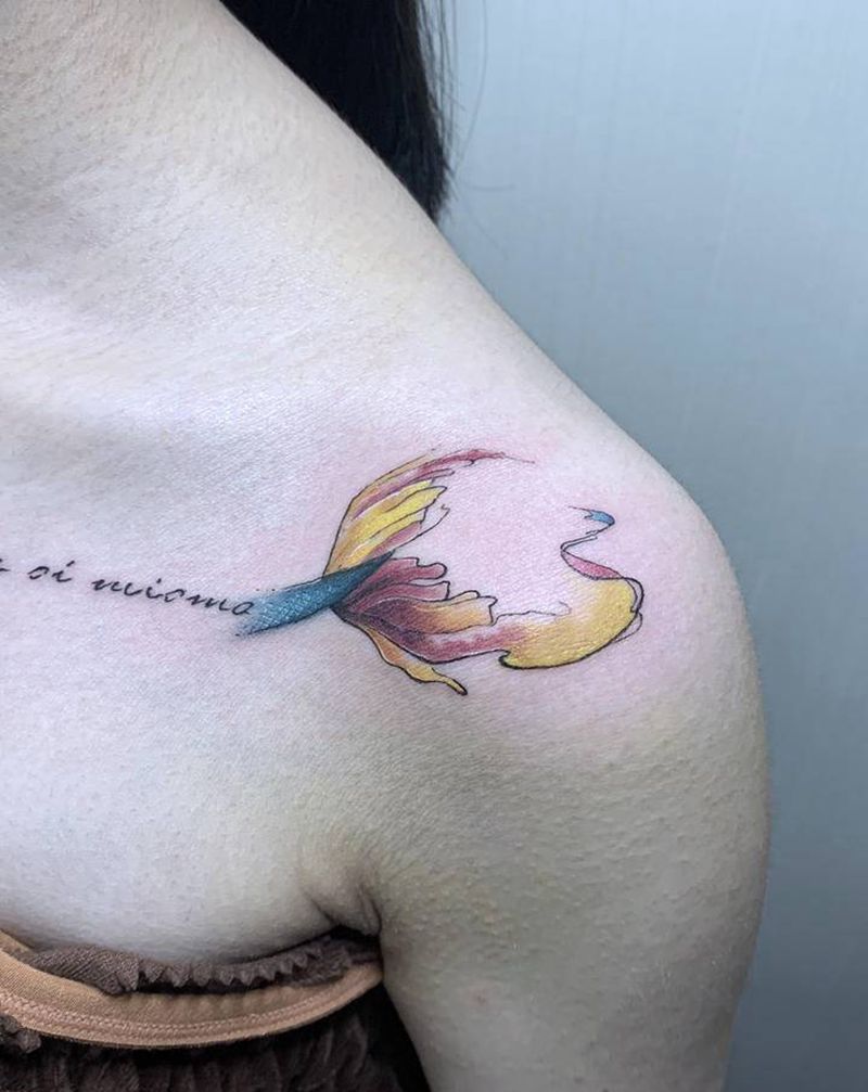 【美人鱼】纹身图片_肩部胸部水彩水墨美人鱼英文纹身图案