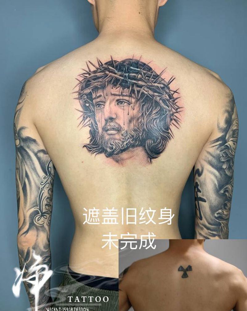 耶稣半背纹身纹身图片_背部欧美写实耶稣纹身图案