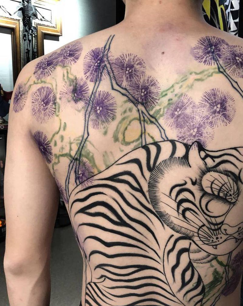 老传统、满背纹身图片_背部老传统满背老虎老虎日式老虎纹身图案