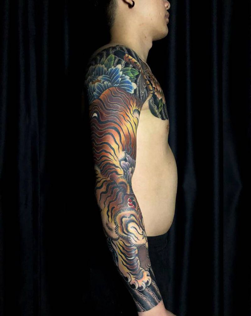 花臂纹身图片_手臂手部老传统老虎花臂纹身图案