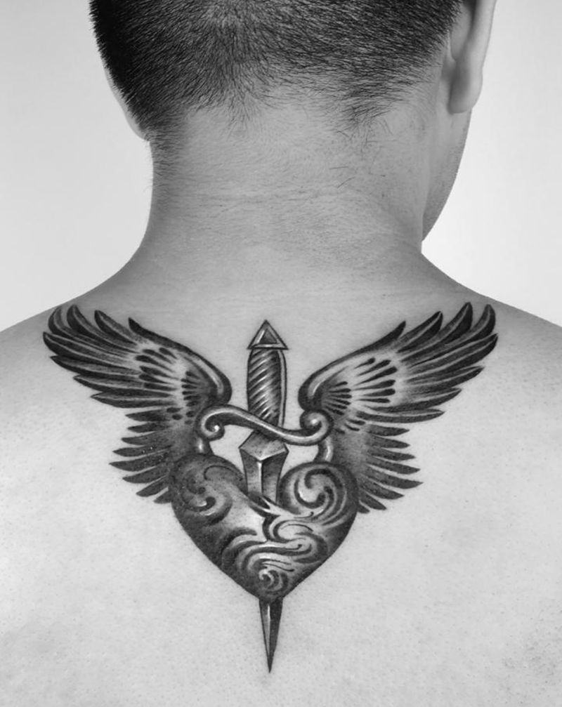 翅膀纹身图片_背部欧美写实翅膀纹身图案