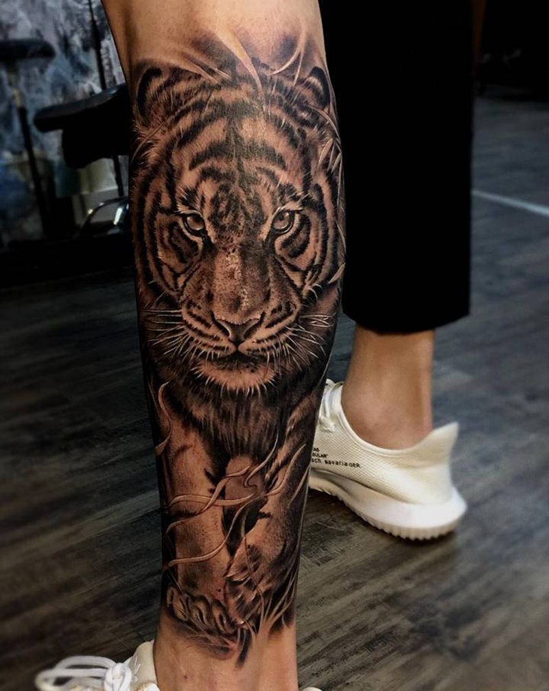 小腿老虎纹身图片_腿部纹身图案