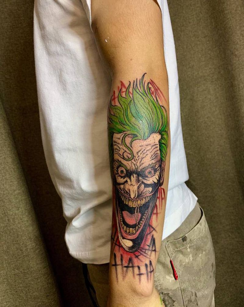 小丑纹身图片_手臂欧美写实水彩纹身图案