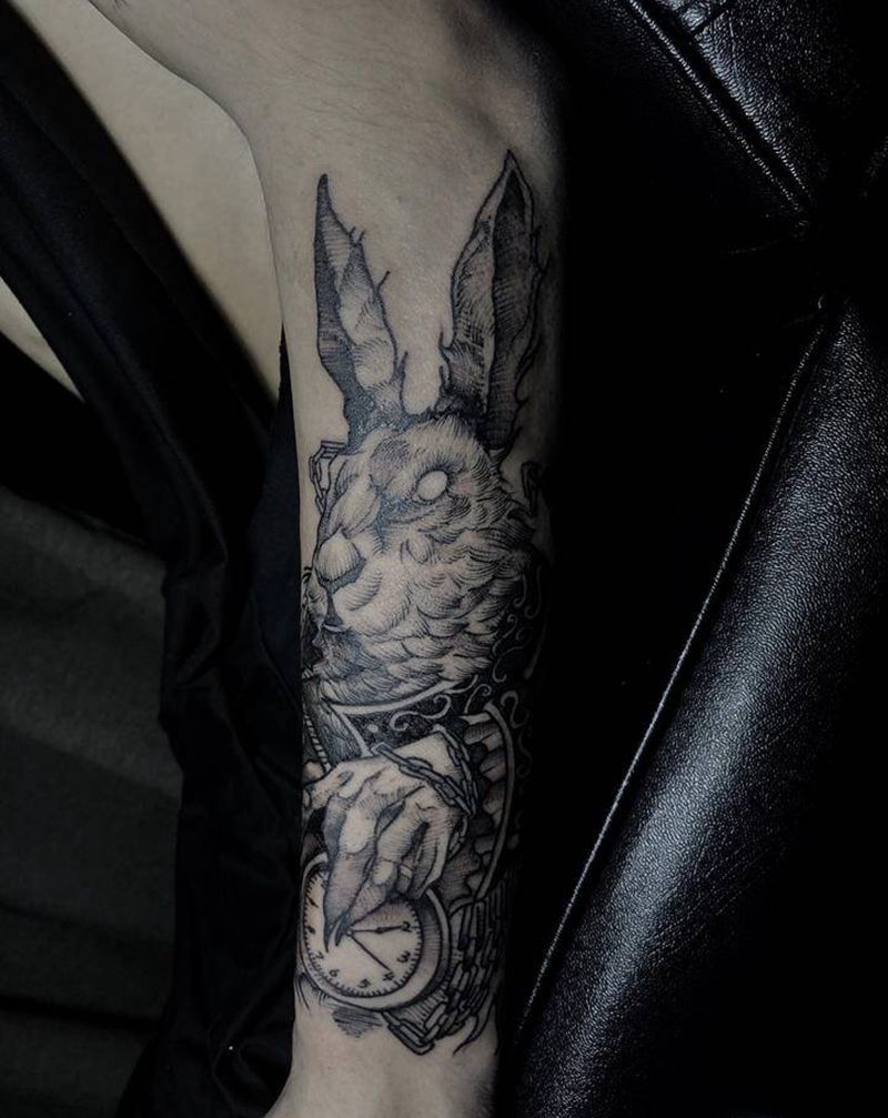 爱丽丝梦游仙境纹身图片_欧美写实点刺纹身图案