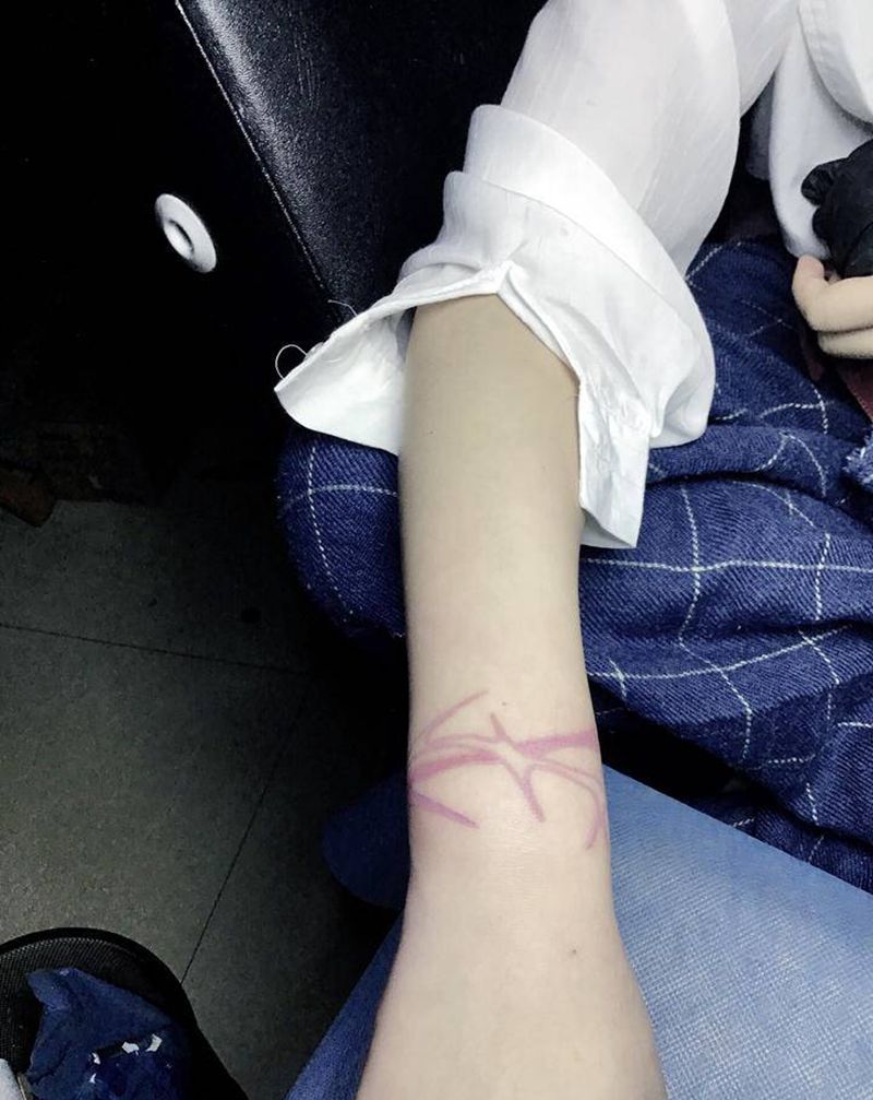 粉色荆棘纹身图片_水彩纹身图案